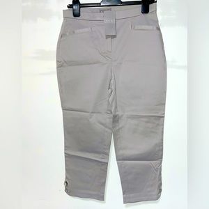 Laura | NWT Light Grey Ankle Capris Pants